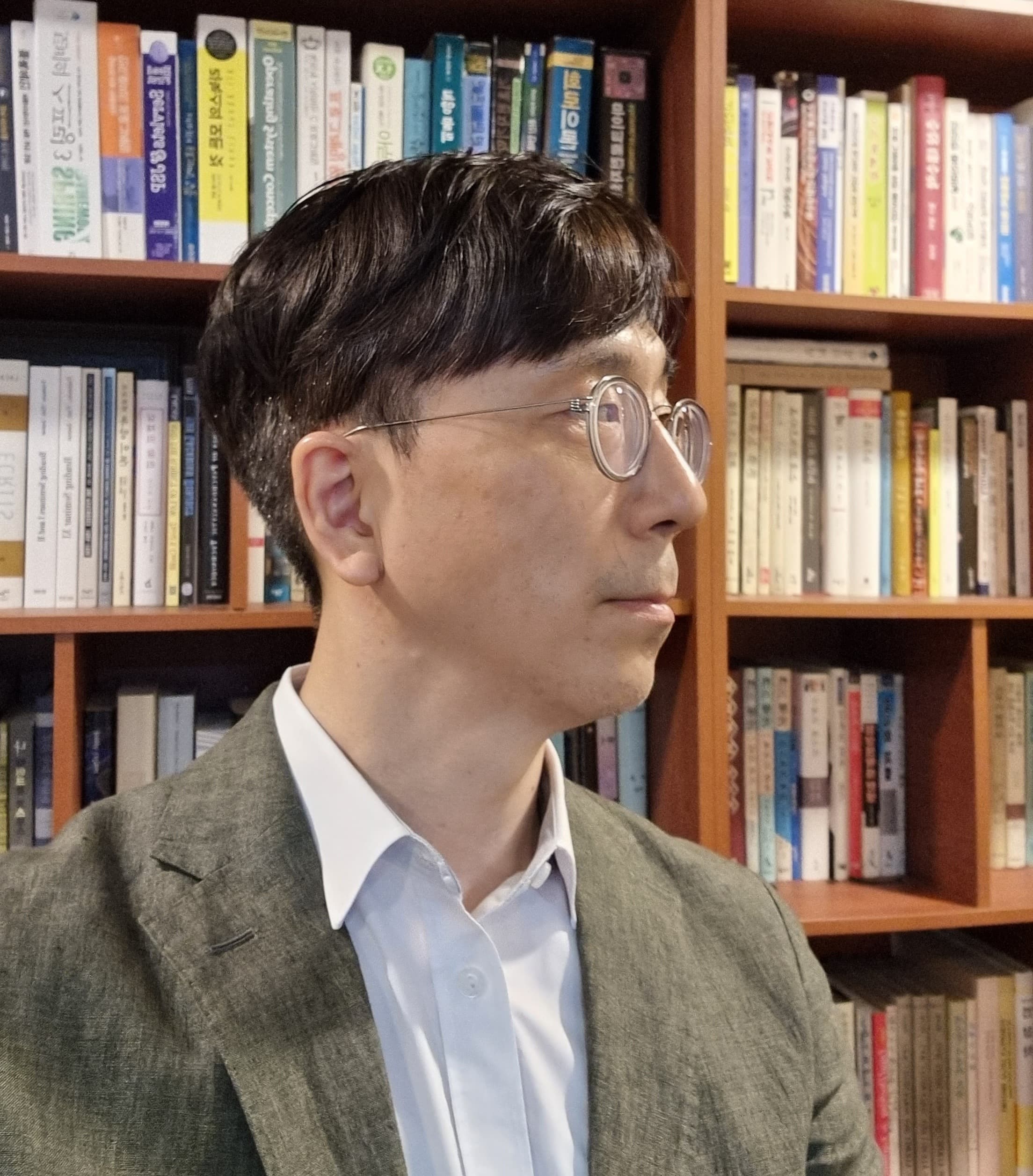 Attorney Heechan Jeong in his library, reflecting his legal and technology research